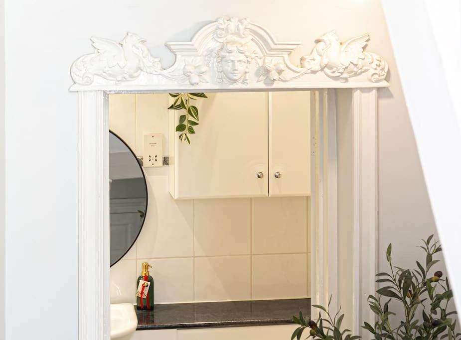 Regency Grade Ii Listed Townhouse By Centre And *